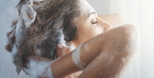 La classifica degli shampoo: il migliore si compra al discount con poco più di un euro