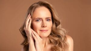 Come truccare occhi e bocca con la pelle matura: "No ombretti glitter e rossetti matte"