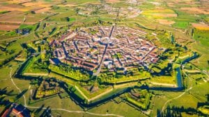 Palmanova è il borgo italiano a forma di stella da visitare in autunno