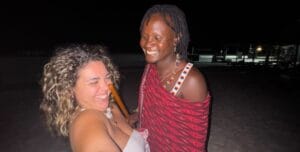 Serena si trasferisce a Zanzibar per amore: "Ho sposato un masai. Capre e pecore come regalo di nozze"