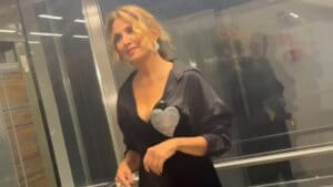 Barbara D'Urso "col cuore" a Ballando con le stelle: l'abito ispirato al suo celebre saluto