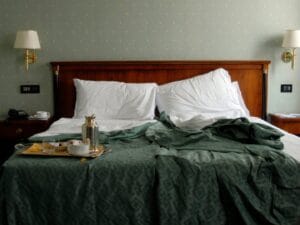 Nuove regole Airbnb per gli host