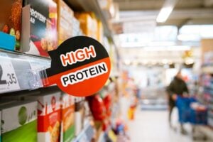 Cibi proteici, la nutrizionista: "Non sono alimenti dietetici e non determinano aumento della massa muscolare"
