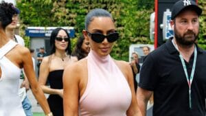 Kim Kardashian al GP di Singapore per Hamilton: arriva con un jet privato da oltre 10mila euro all'ora