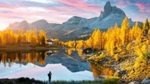 I 5 laghi in Italia dove ammirare il foliage e i colori dell'autunno che si riflettono nell'acqua