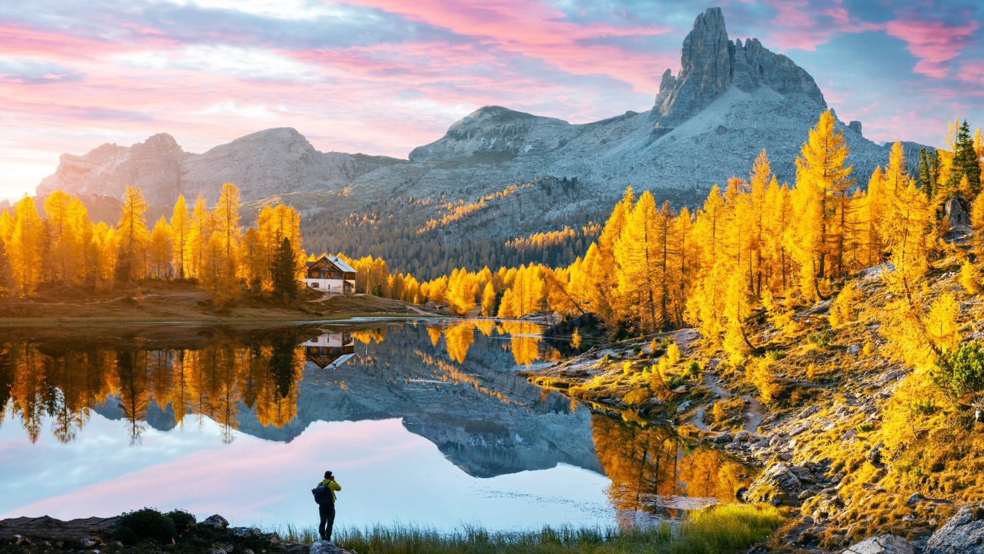 I 5 laghi in Italia dove ammirare il foliage e i colori dell'autunno che si riflettono nell'acqua