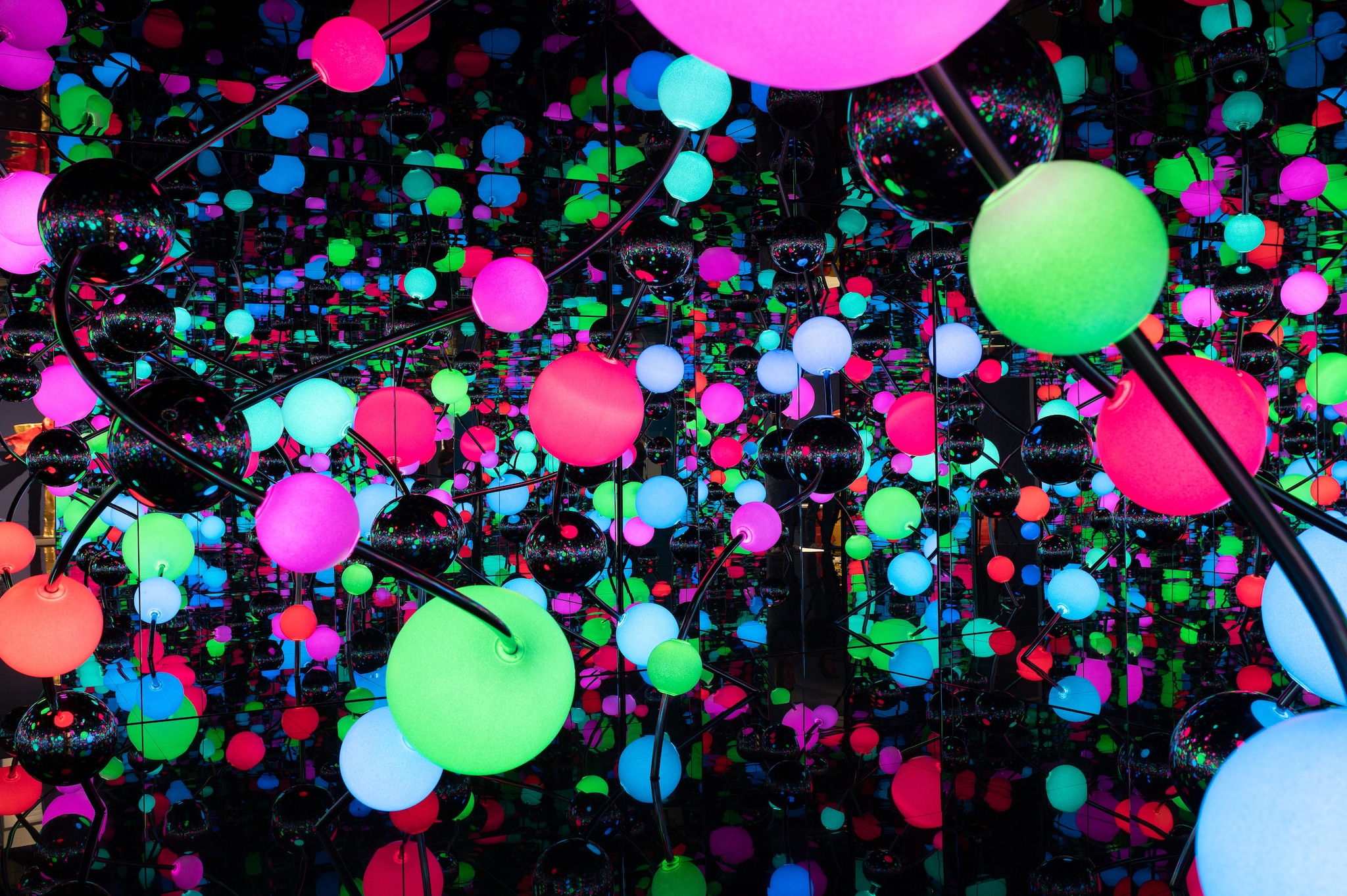 Il significato delle infinity room di Yayoi Kusama, Barbero: "Uno spazio mentale, chiede di perdere la fisicità"