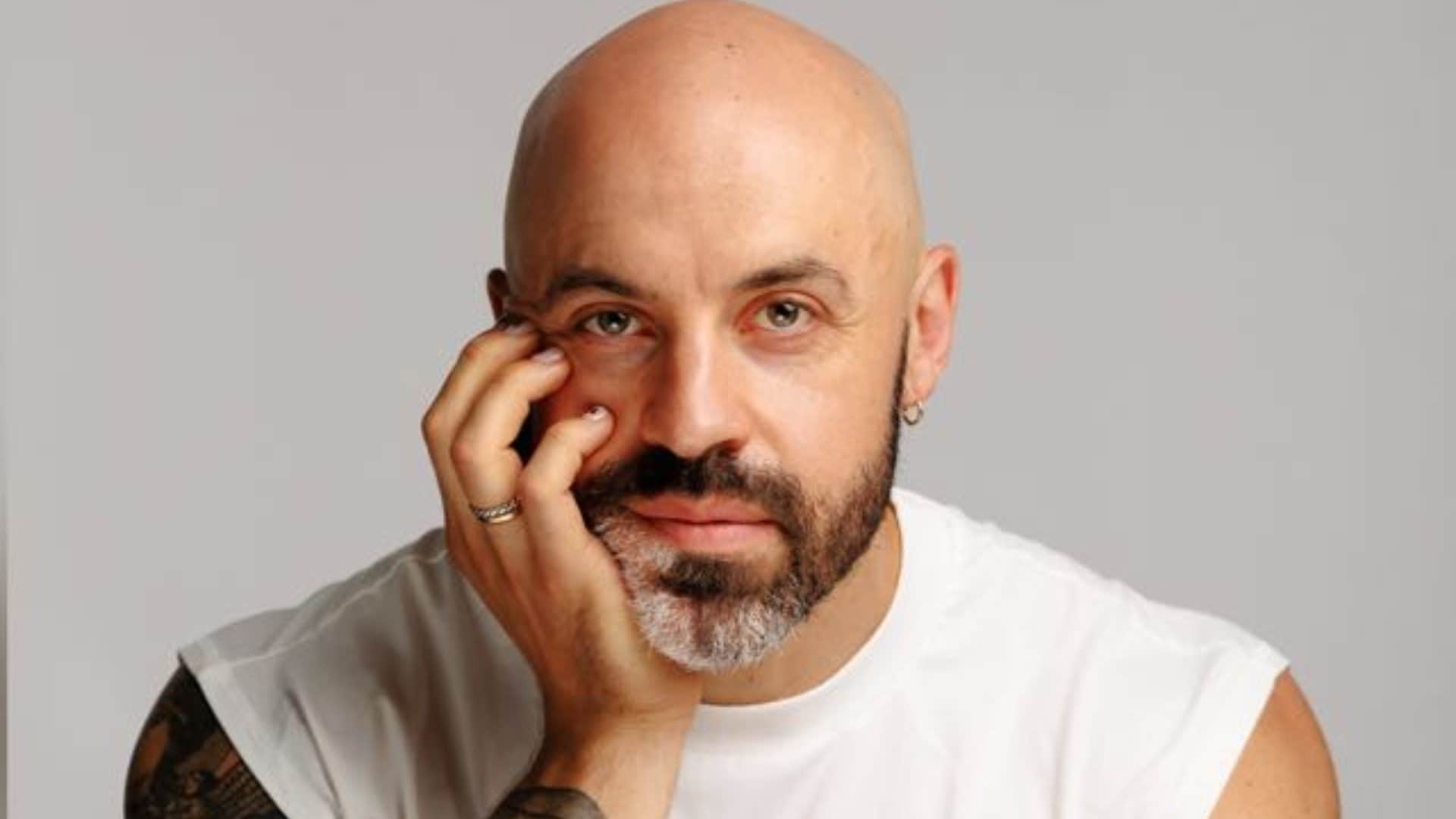 Raffaele Scarabelli combatte gli stereotipi con unghie multicolor: "Mettetevi a disagio, vi sentirete liberi"