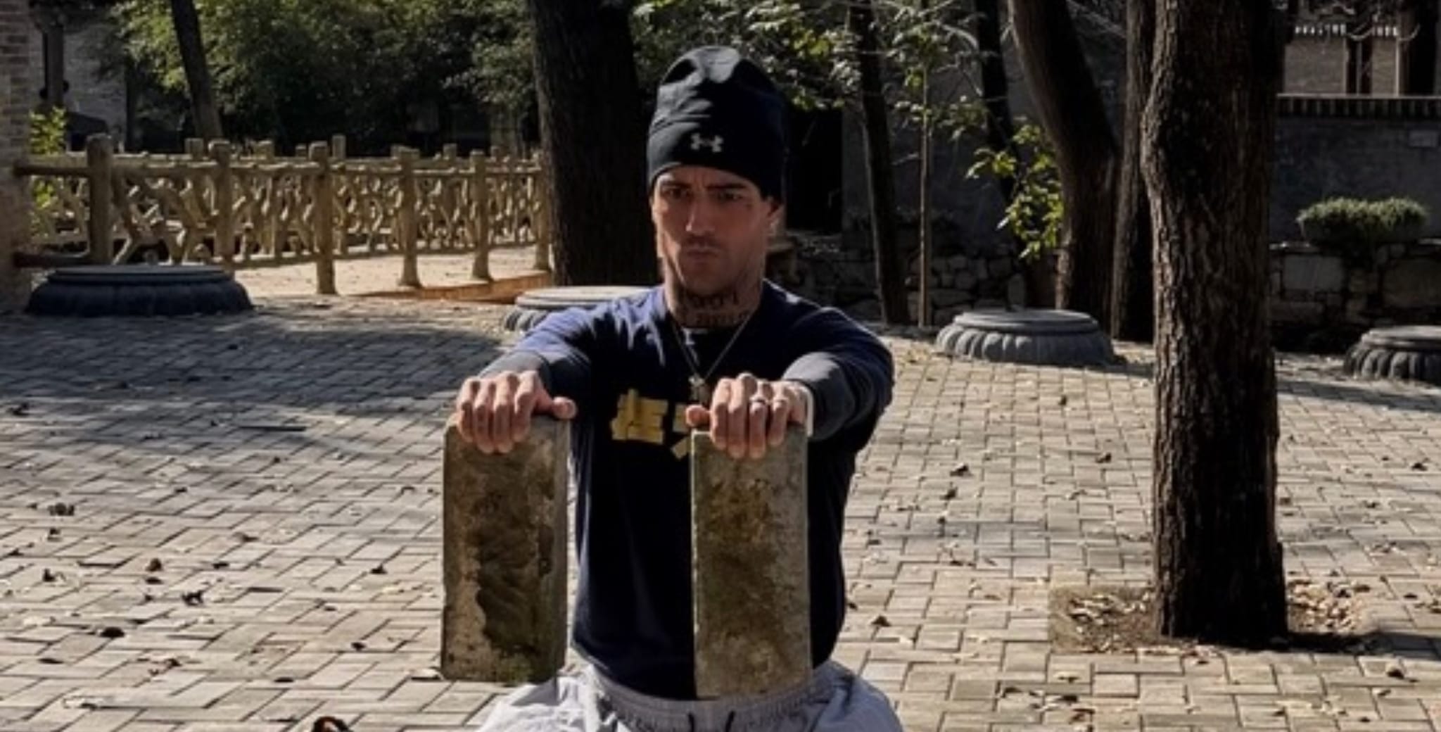 Tony Effe in Cina, cos'è il ritiro Shaolin: la svolta salutista tra arti marziali e meditazione