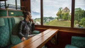 GoldenPass Belle Époque: il treno più bello d'Europa attraversa la Svizzera e costa poco più di 30 euro