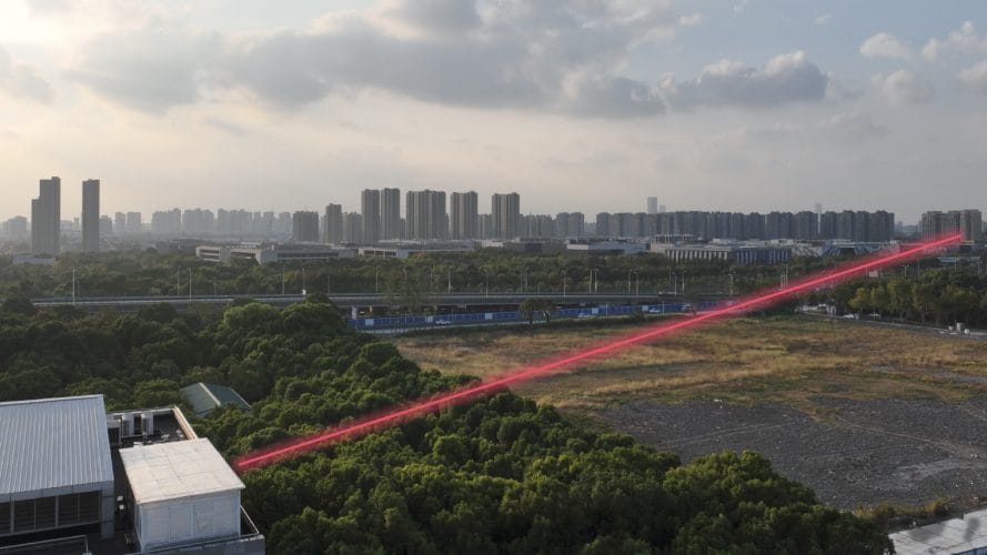 Questo super dispositivo laser può leggere lettere di 3 millimetri a oltre 1 chilometro di distanza