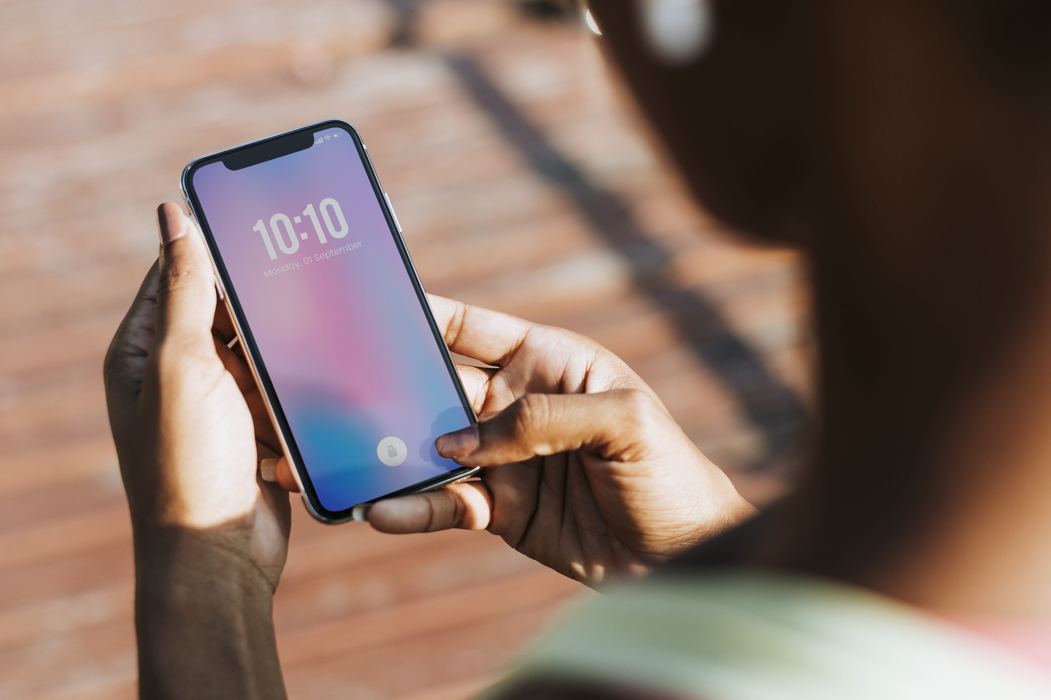 Whatsapp ora ha un rivale: una nuova app che funziona senza internet, rete e numero di telefono