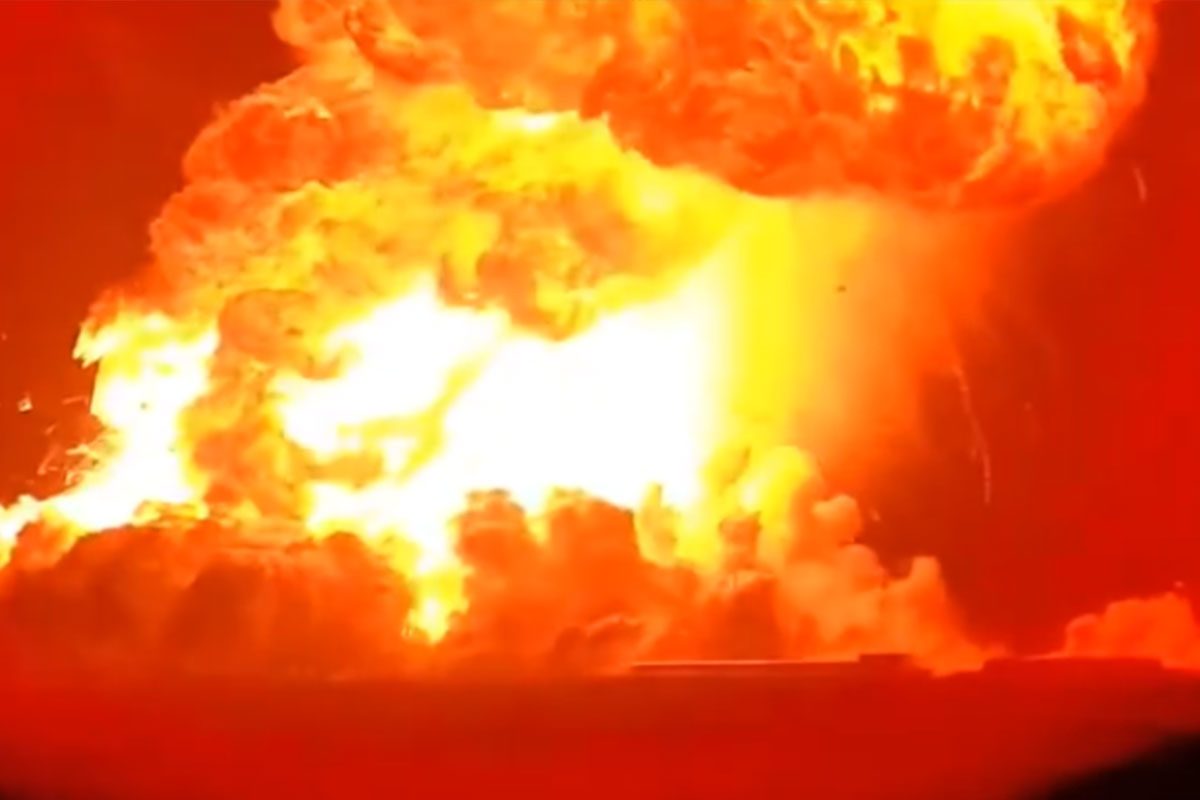 Razzo Starship di SpaceX esplode in Texas, l’enorme palla di fuoco squarcia la notte