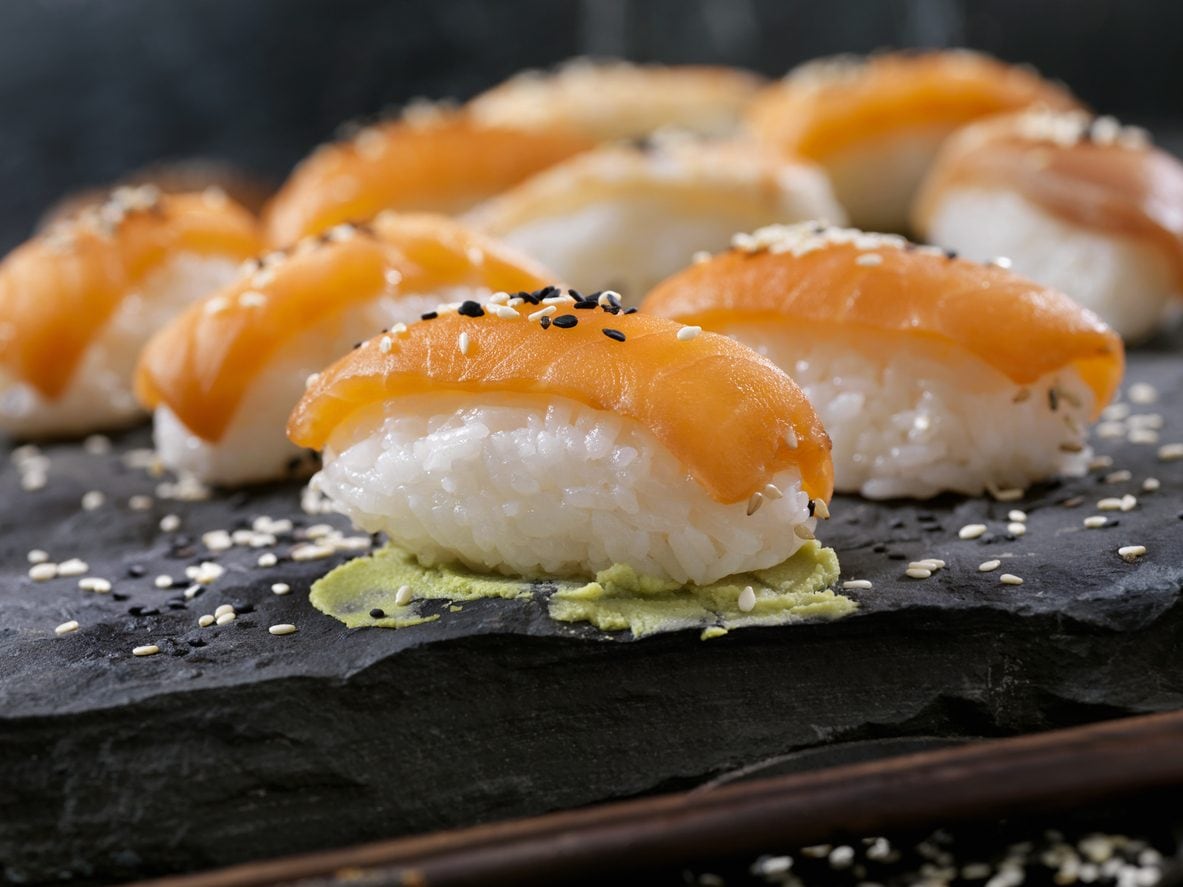 Il salmone di laboratorio arriva nei ristoranti: è il primo prodotto ittico da cellule coltivate