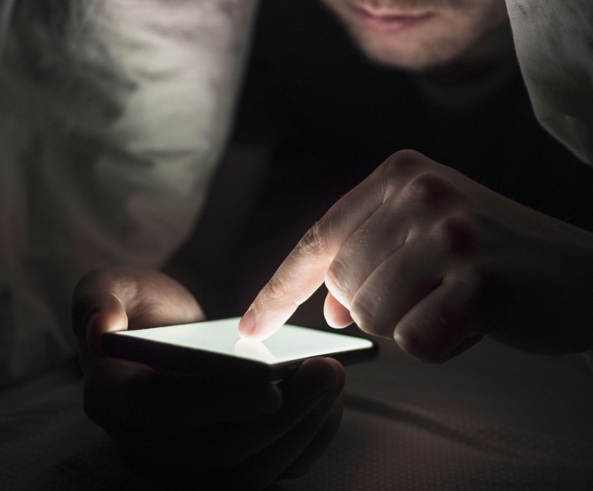 Condannato per aver spiato il telefono dell'ex: l'avvocato spiega perché è reato anche se conosci la password