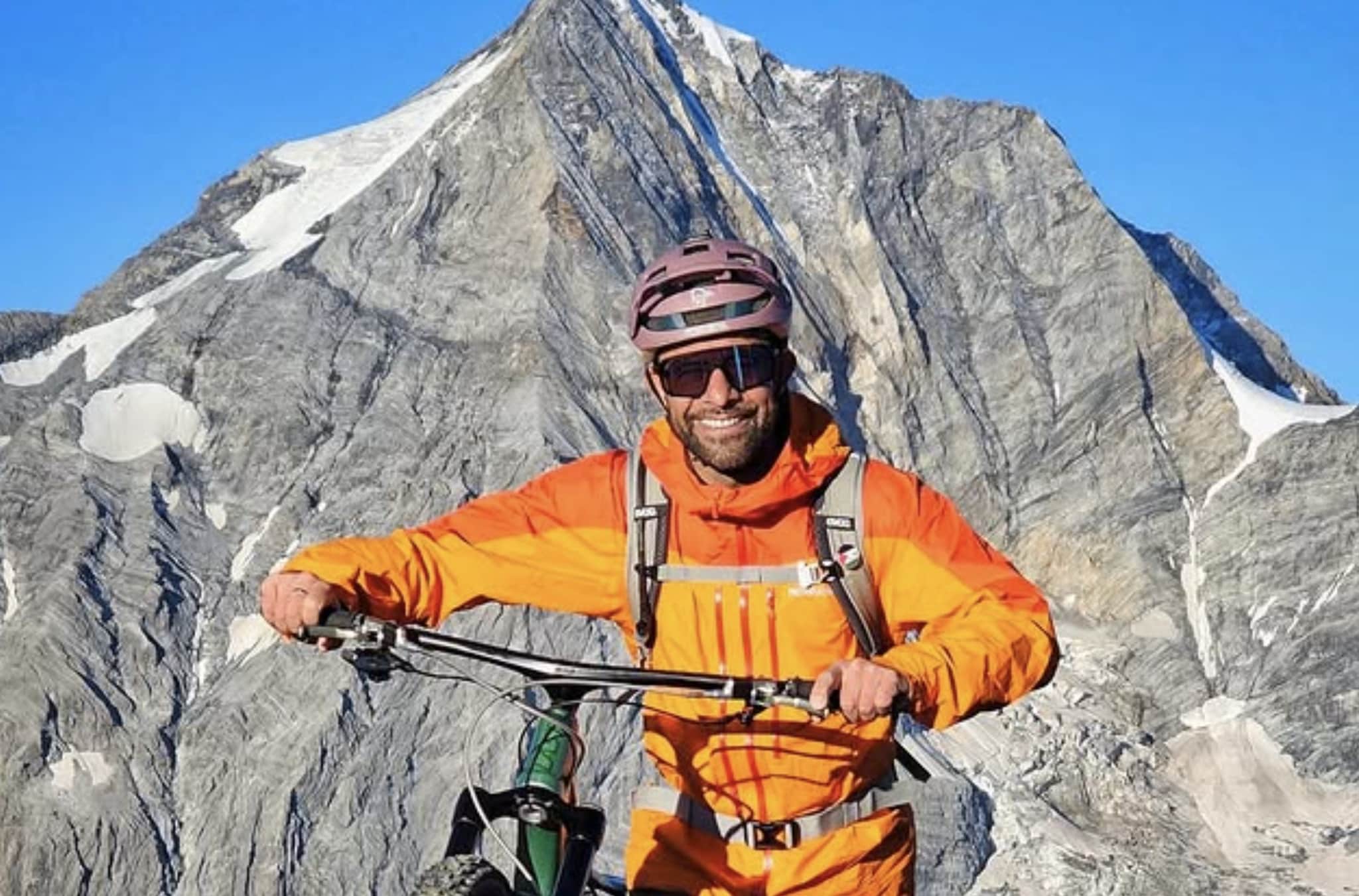 Chi era Andreas Tonelli, il biker influencer morto dopo una caduta: sui social i video delle scalate in bici