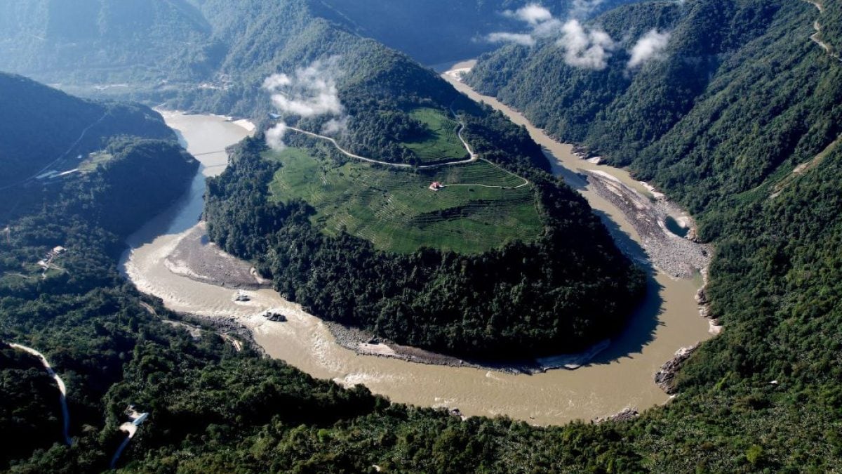 Un tratto del fiume Yarlung Tsangpo in Tibet, sul quale verrà costruita dalla Cina la più grande centrale idroelettrica del mondo. Credit: Getty