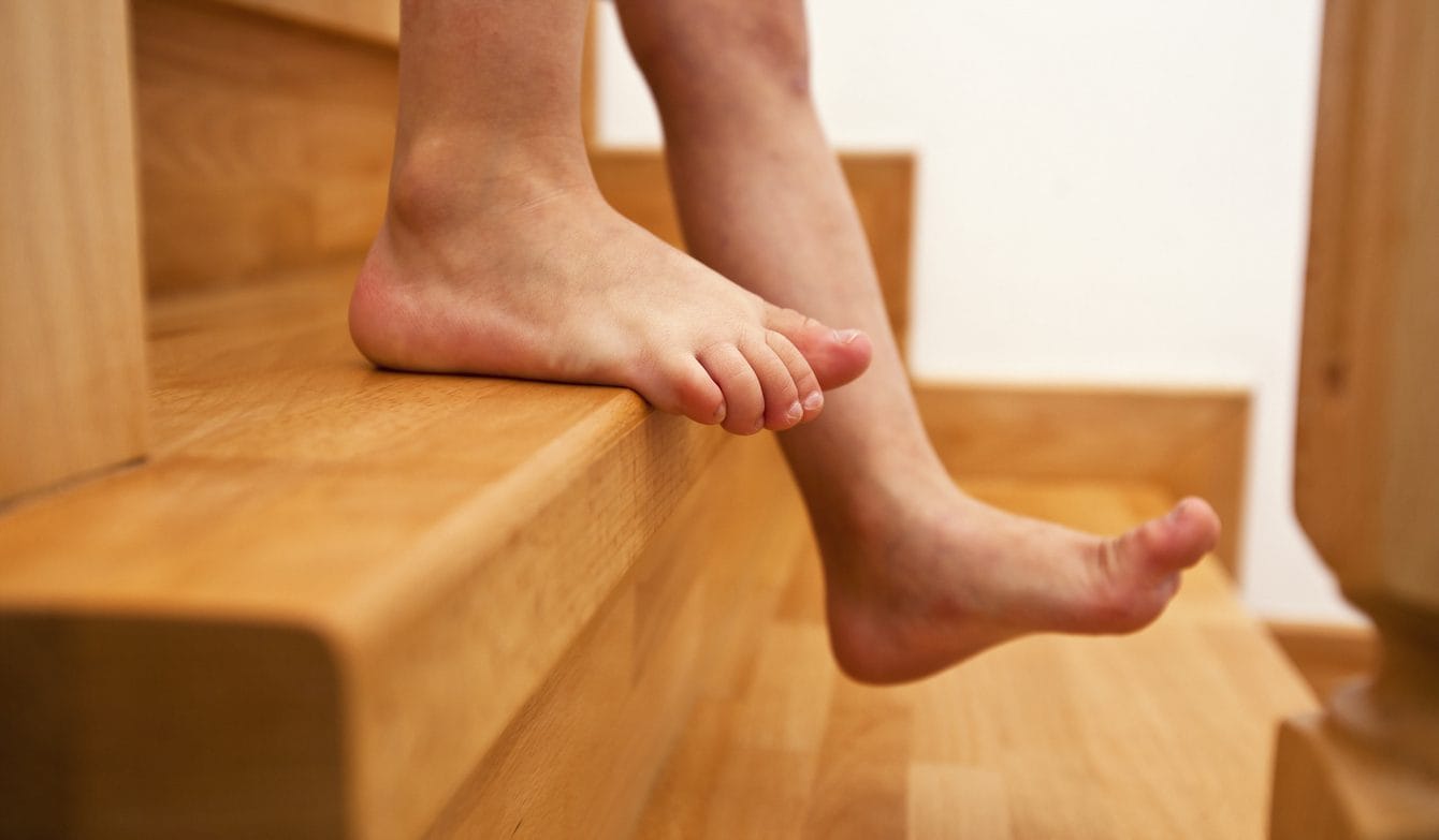 Il modo di camminare è un segnale di autismo: l'andatura anomala spiegata dagli esperti