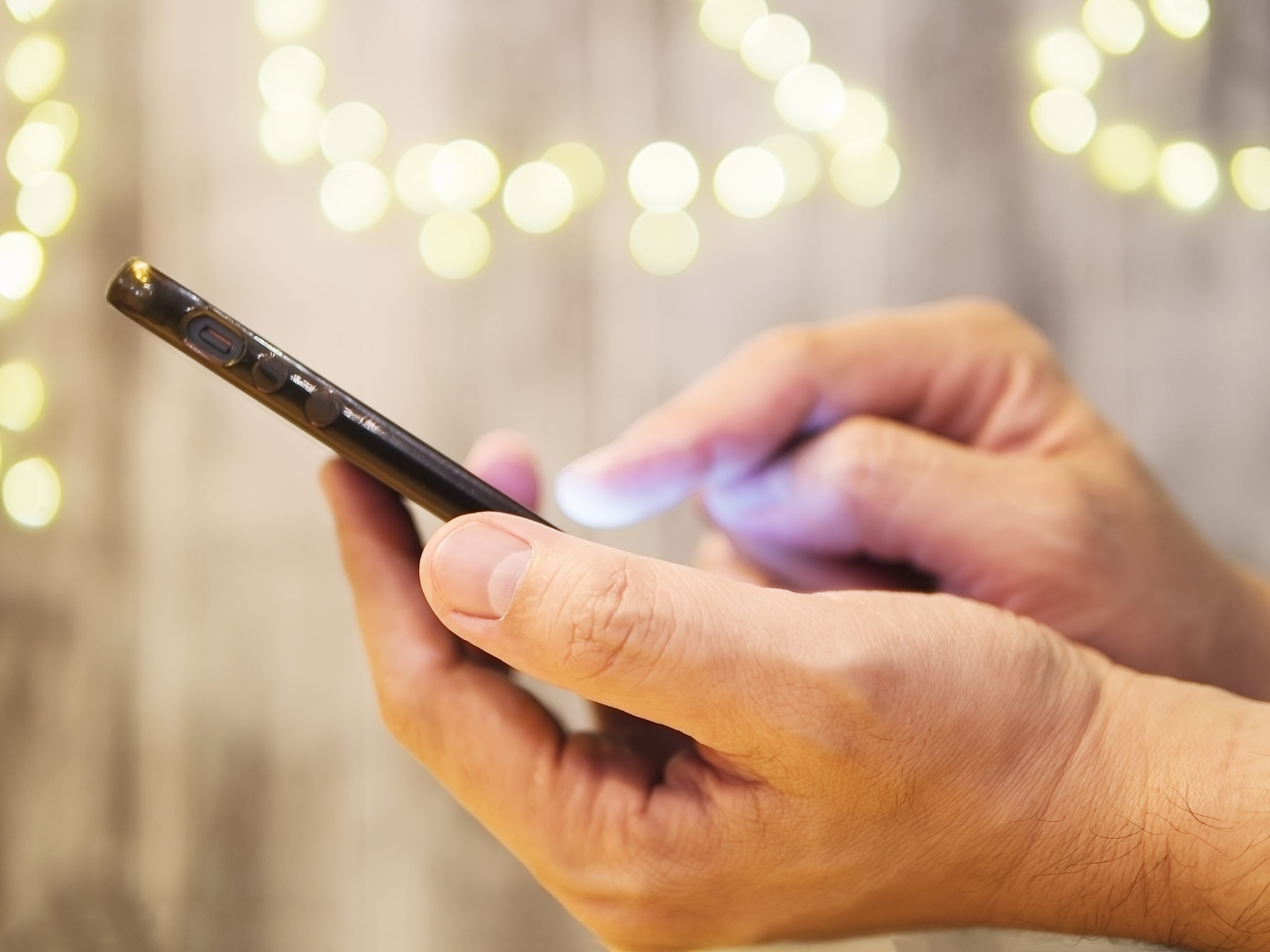 Ora anche in Italia puoi scaricare l'app rivale di WhatsApp: funziona senza internet, rete e numero di telefono