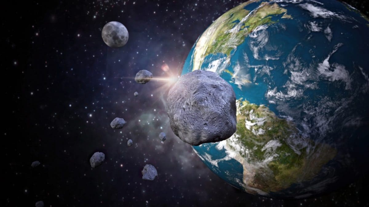 llustrazione delle mini–lune della Terra, piccoli corpi celesti temporaneamente catturati dalla gravità terrestre in orbita attorno al nostro pianeta / Credit: iStock