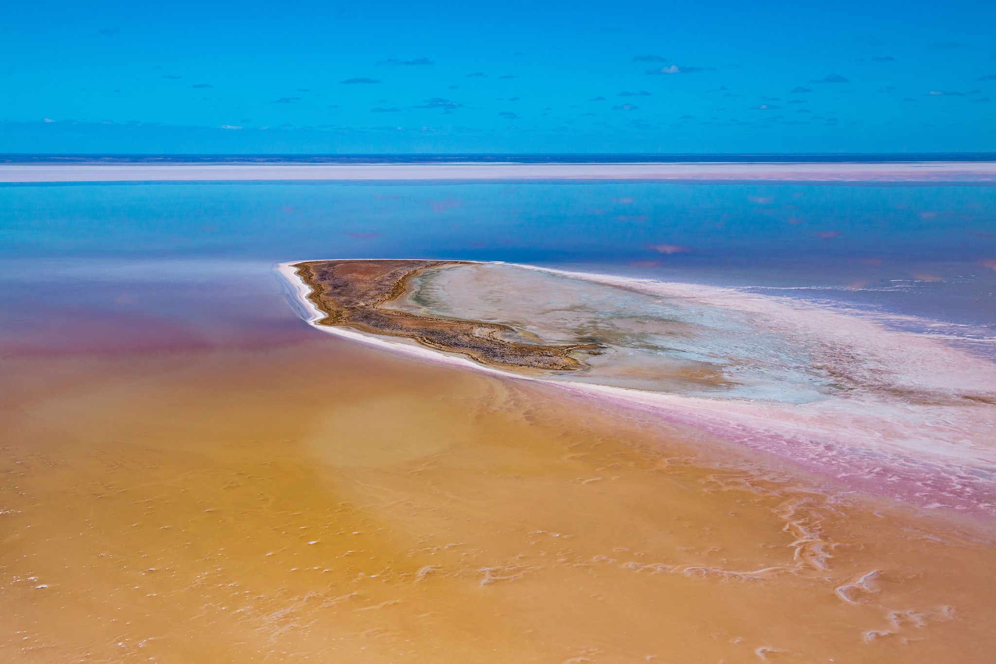 La magia del lago salato Kati Thanda–Lake Eyre in Australia: sta per tingersi di rosa