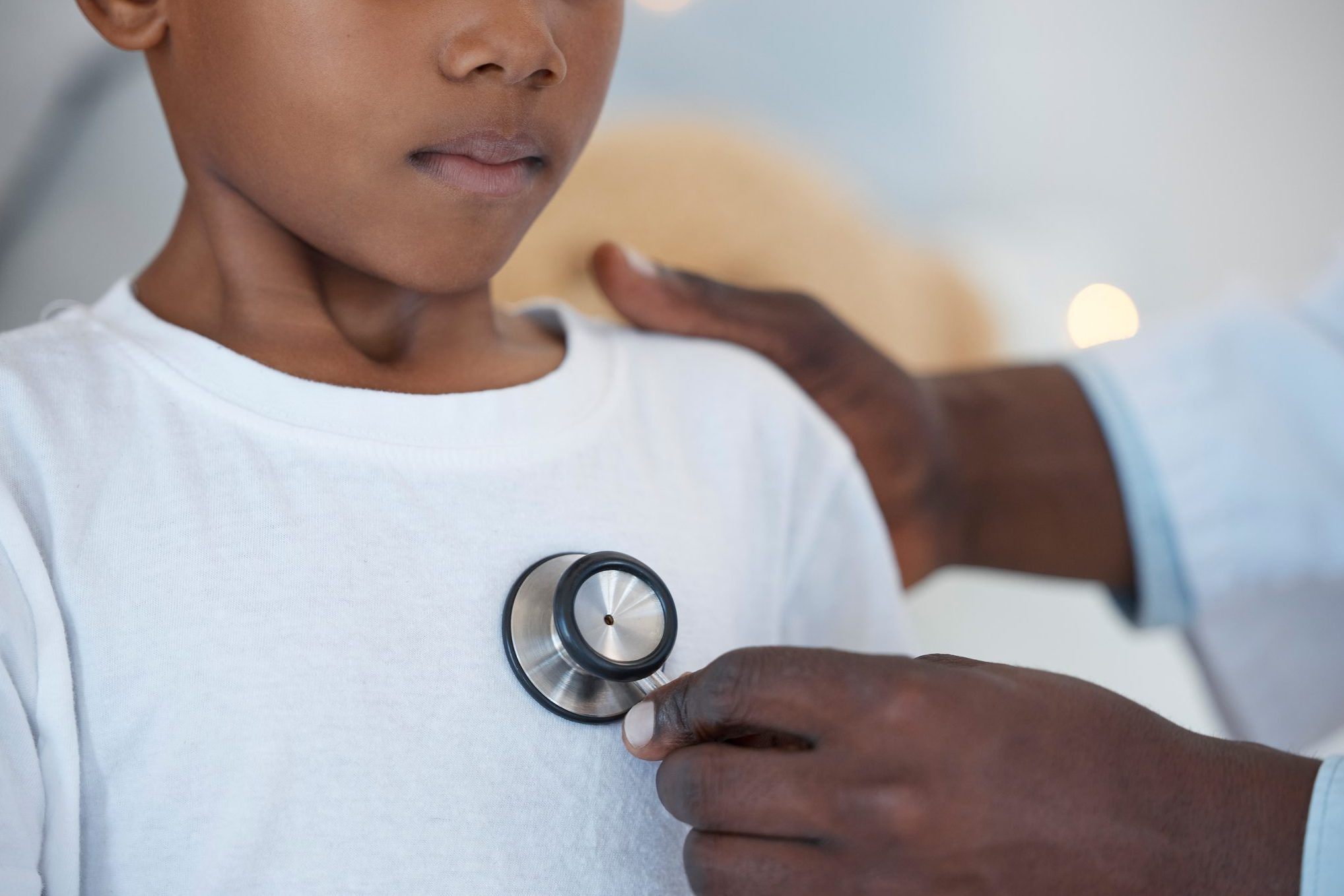 Approvato il primo farmaco contro la malaria nei primi anni di vita: più di 400.000 bambini morti solo nel 2023