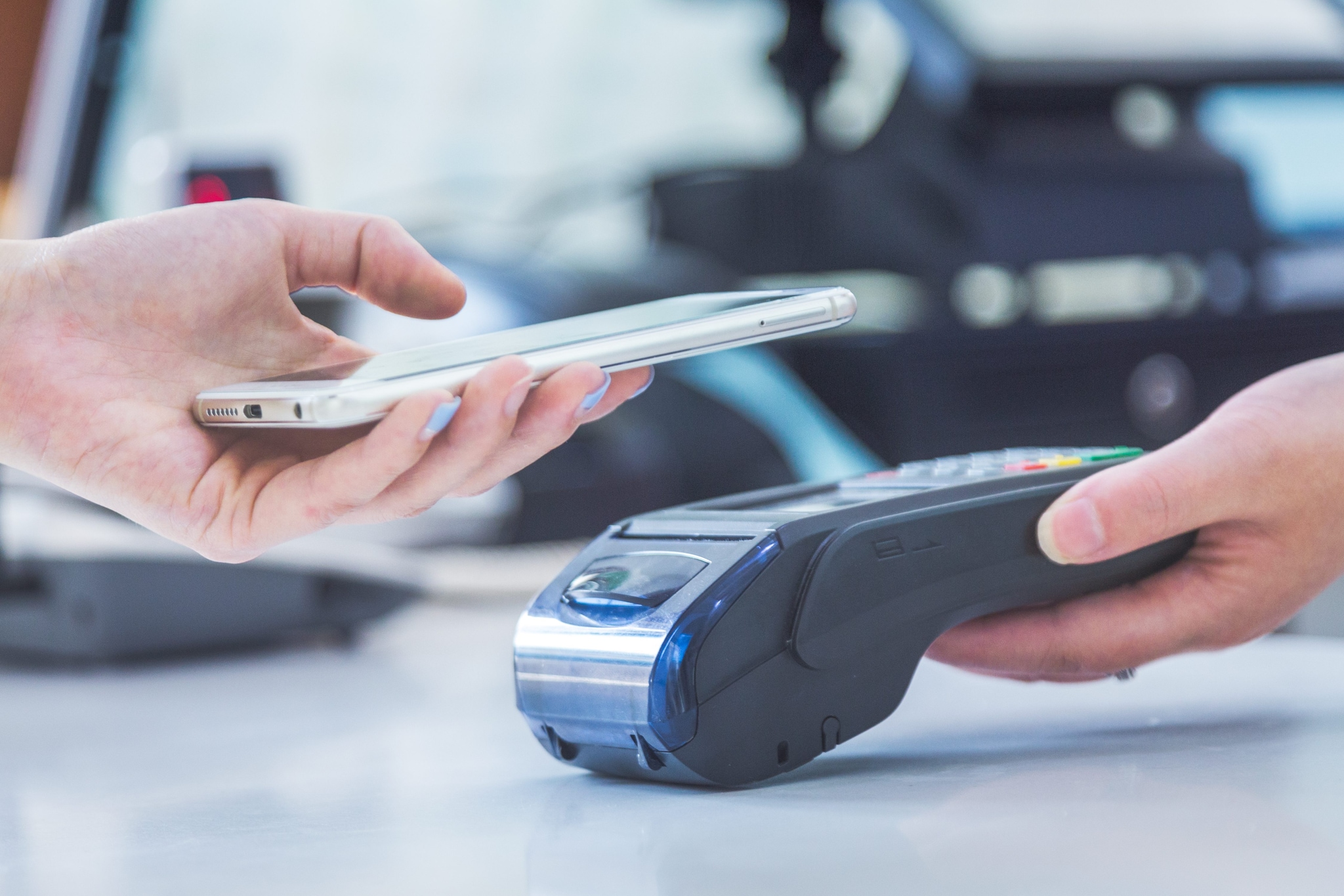 Cosa cambia con le nuove commissioni Bancomat per esercenti e consumatori: i tre scenari secondo l'esperto