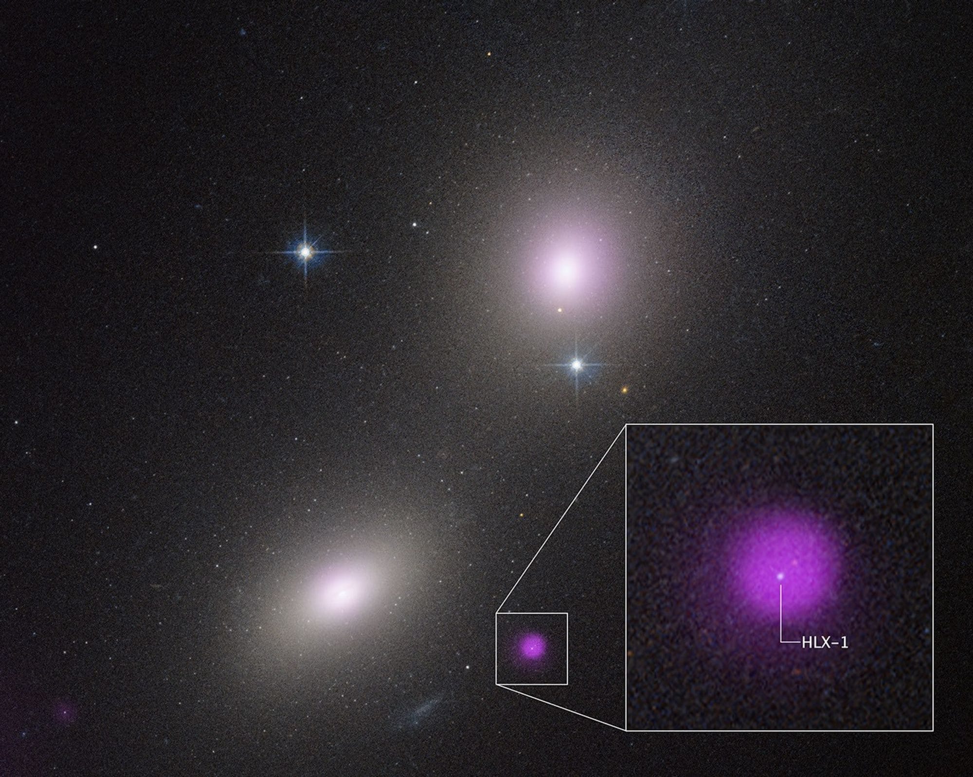 La rara fotografia di un buco nero mentre divora una stella: gli scatti del telescopio Hubble