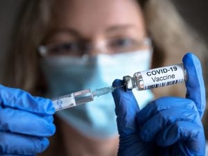I vaccini anti Covid hanno salvato la vita a 2,5 milioni di persone, secondo uno studio italiano