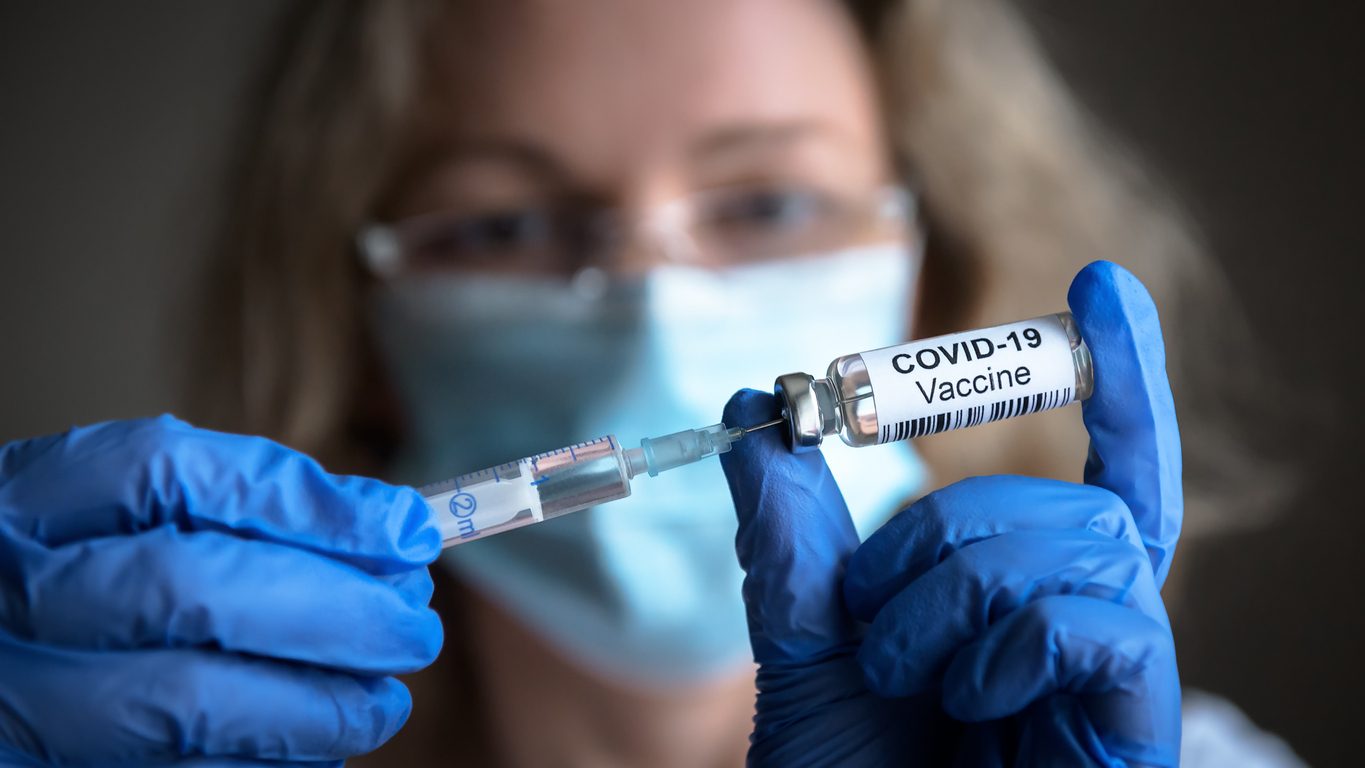 I vaccini anti Covid hanno salvato la vita a 2,5 milioni di persone, secondo uno studio italiano