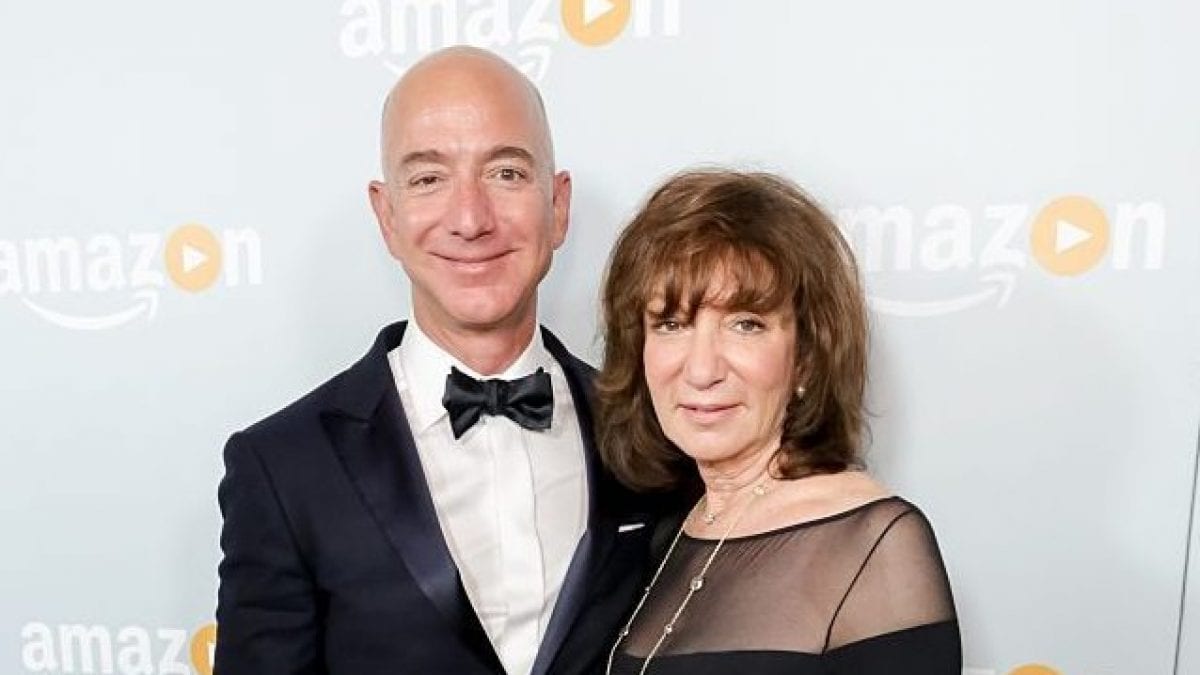 Jeff Bezos con sua mamma Jacklyn / Getty