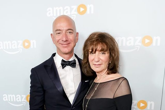 Morta la madre di Jeff Bezos, Jacklyn: lottava contro la demenza a corpi di Lewy