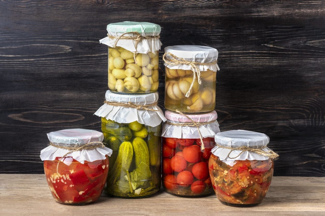 Cos'è l'intossicazione alimentare da botulino: sintomi e cause del botulismo