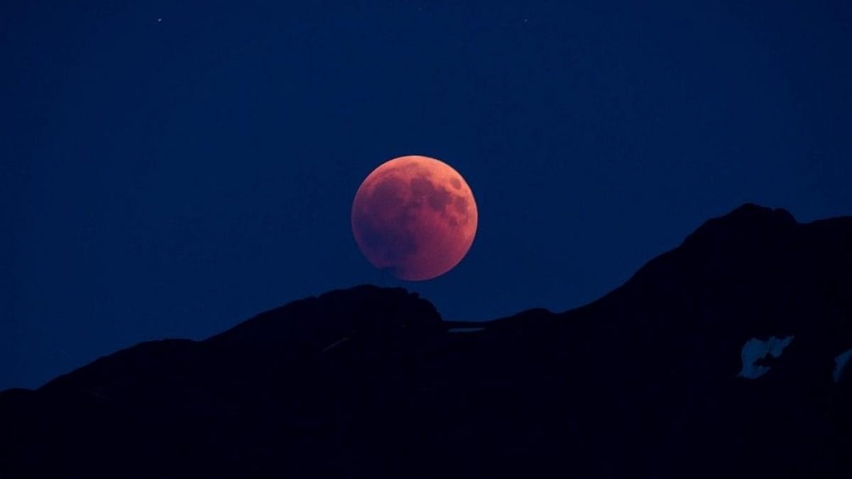 La "Luna di Sangue" durante l’eclissi
