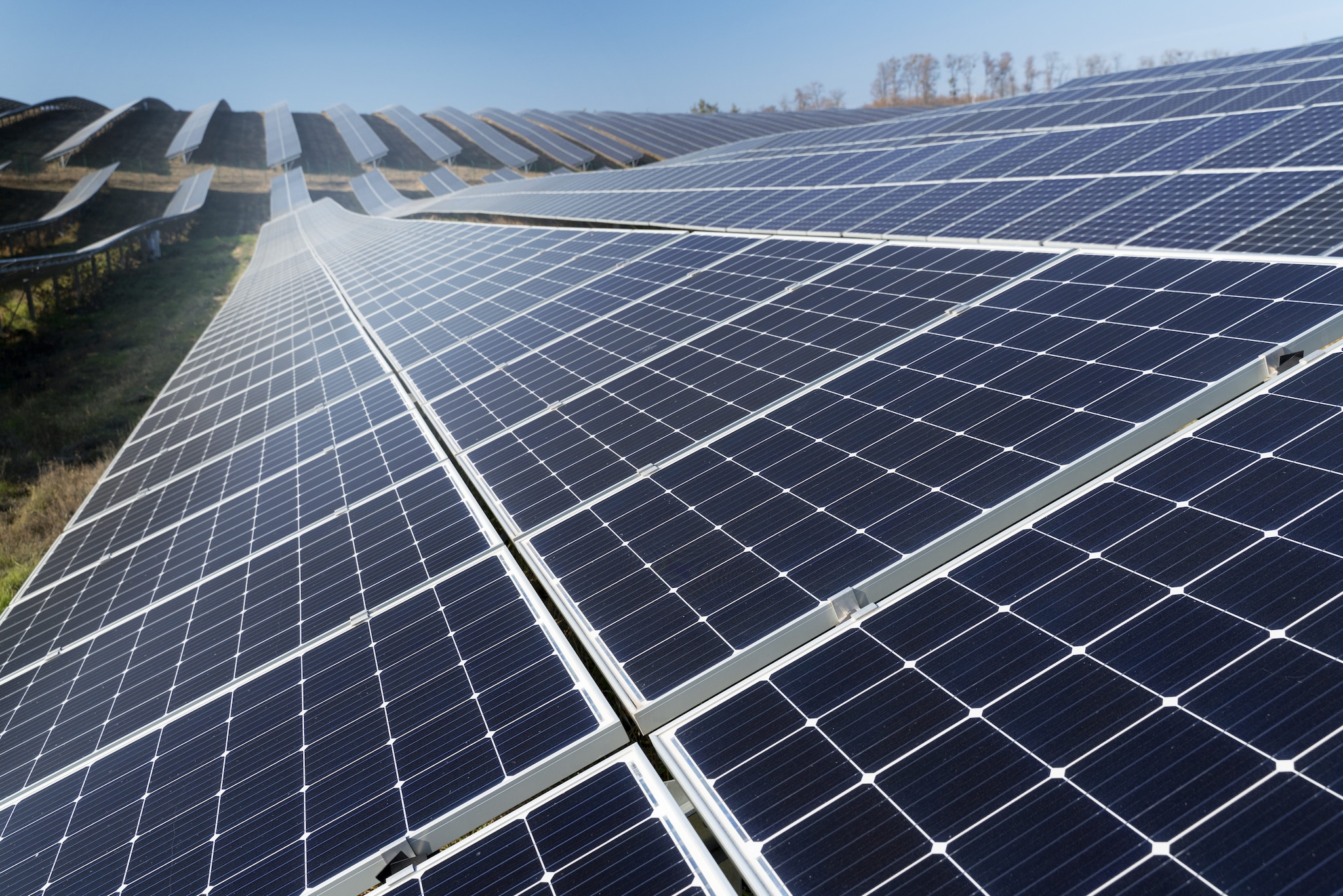 L'energia solare è stata la prima fonte in Ue a giugno 2025: non era mai successo finora