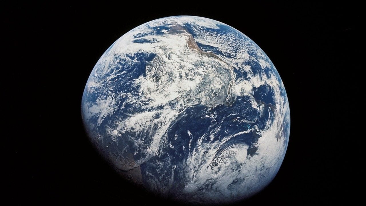 Nell'ombra della Terra rilevato misterioso oggetto da scienziati a caccia di sonde aliene