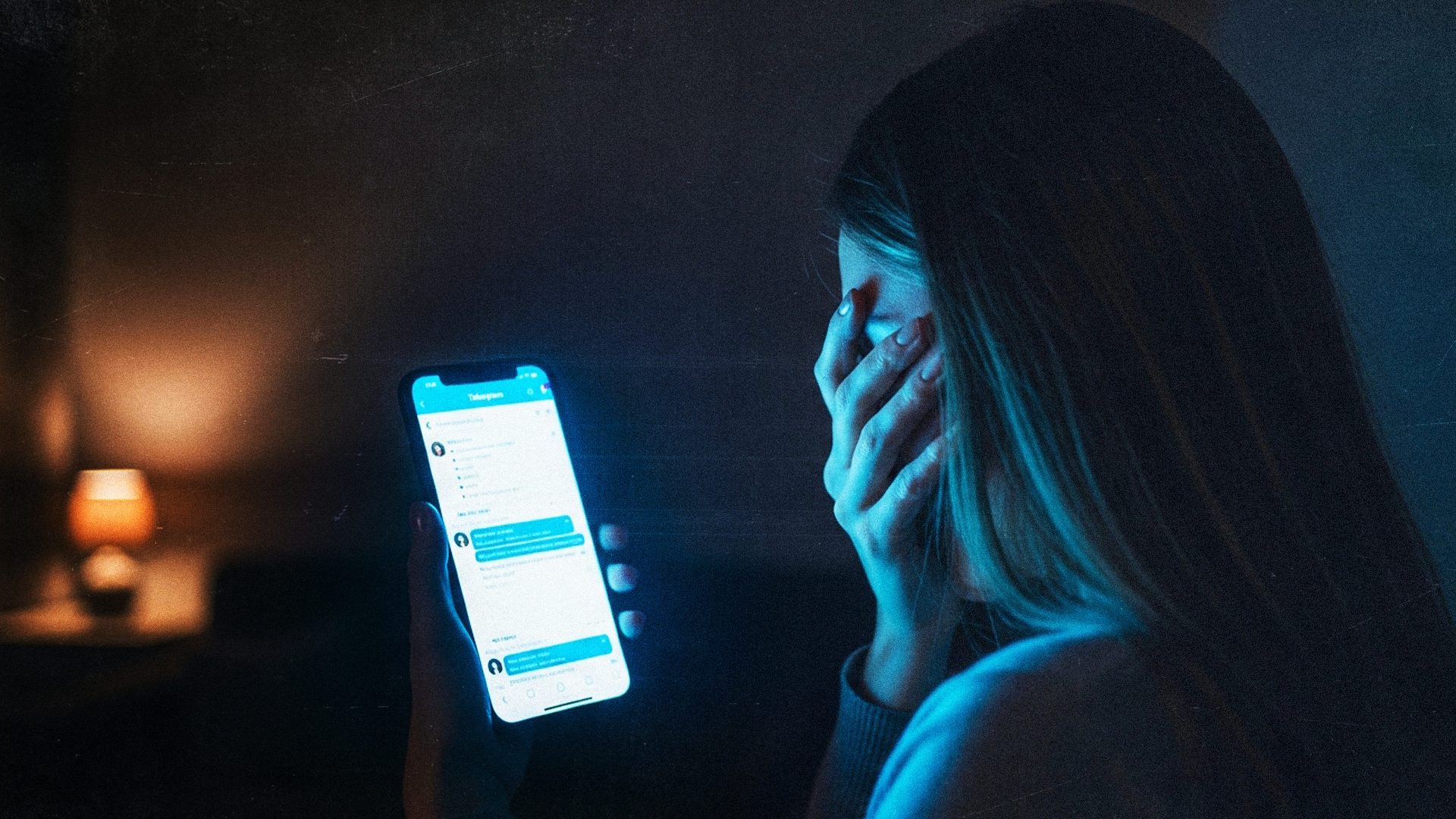 "Vuoi le foto di mia madre nuda?": sono entrata nei gruppi dove le donne vengono scambiate come figurine