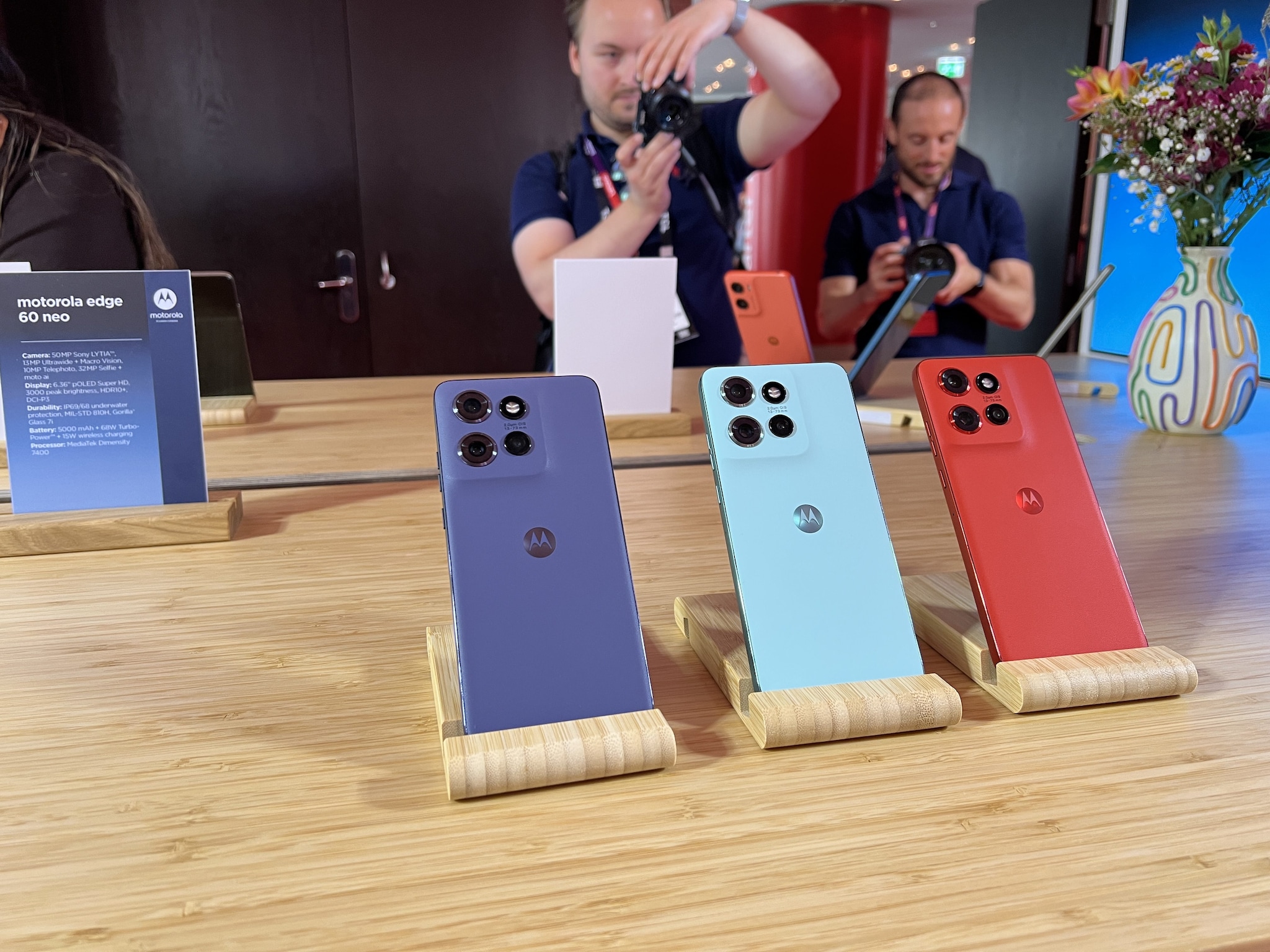 Motorola lancia il suo edge 60 neo a meno di 400 euro: 7 minuti di ricarica bastano per un giorno