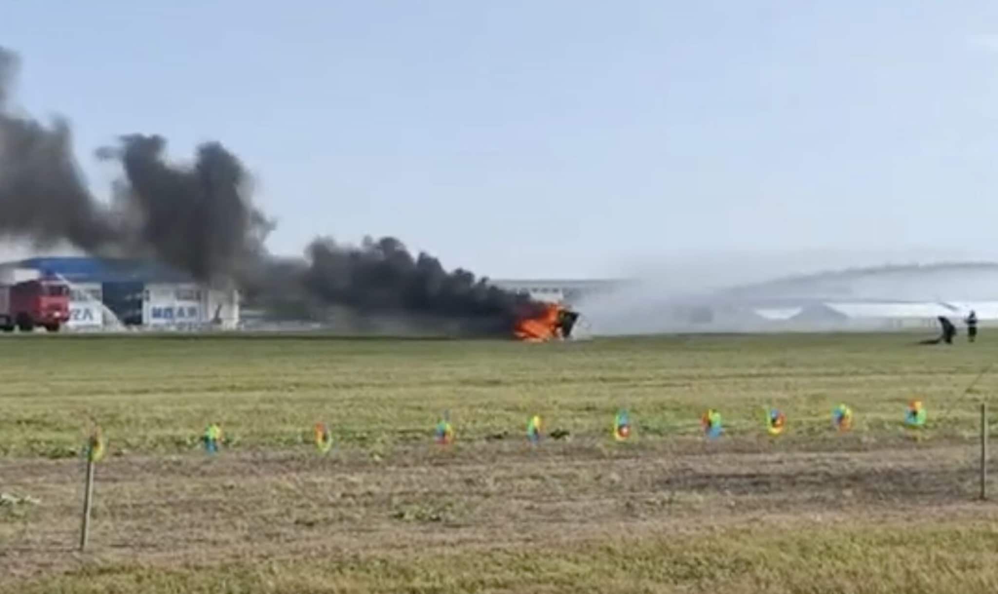 Due auto volanti si scontrano durante i test: il video dell'incidente