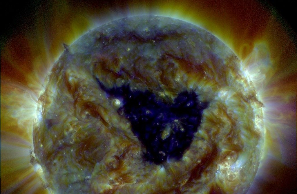 Rischio tempesta solare il 14 settembre: un buco a forma di farfalla e una CME “puntano” la Terra