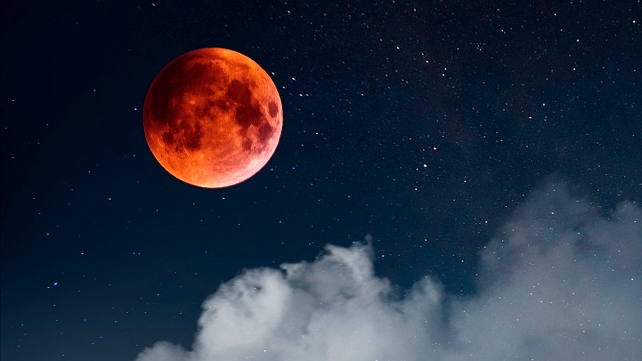 Eclissi lunare totale e Luna Piena il 7 settembre, a che ora e dove vederla in diretta dall'Italia