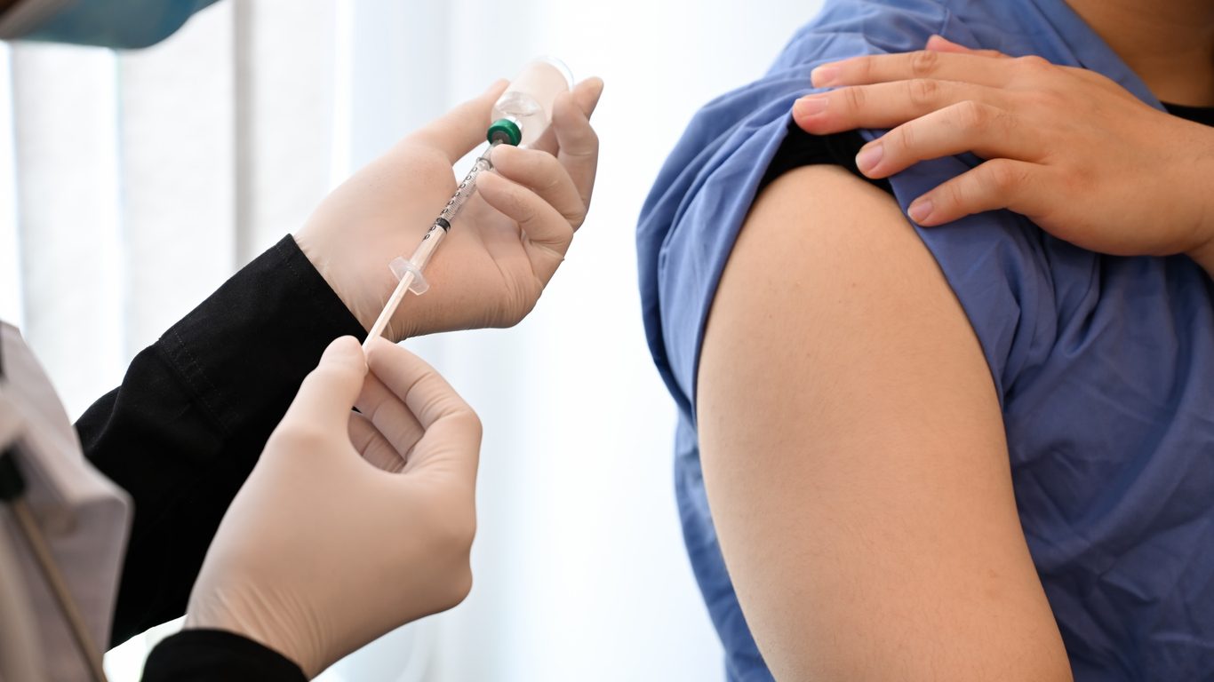 Quali sono i vaccini antinfluenzali disponibili per la stagione 2025-2026 in Italia: la lista dell’AIFA