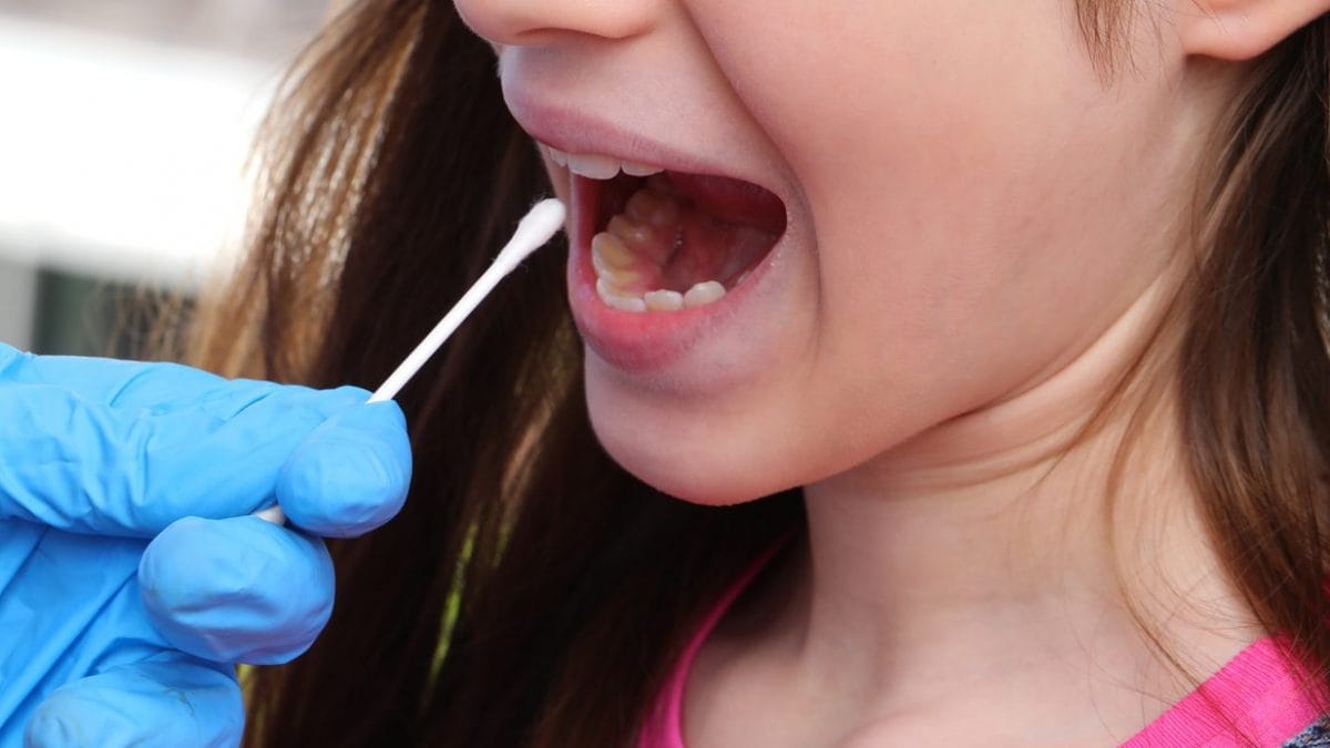 Un nuovo tampone buccale può identificare i bambini affetti da cardiomiopatia aritmogena, una malattia genetica che colpisce il cuore, responsabile del 10% dei casi di morte improvvisa nei giovani / Photo: iStock