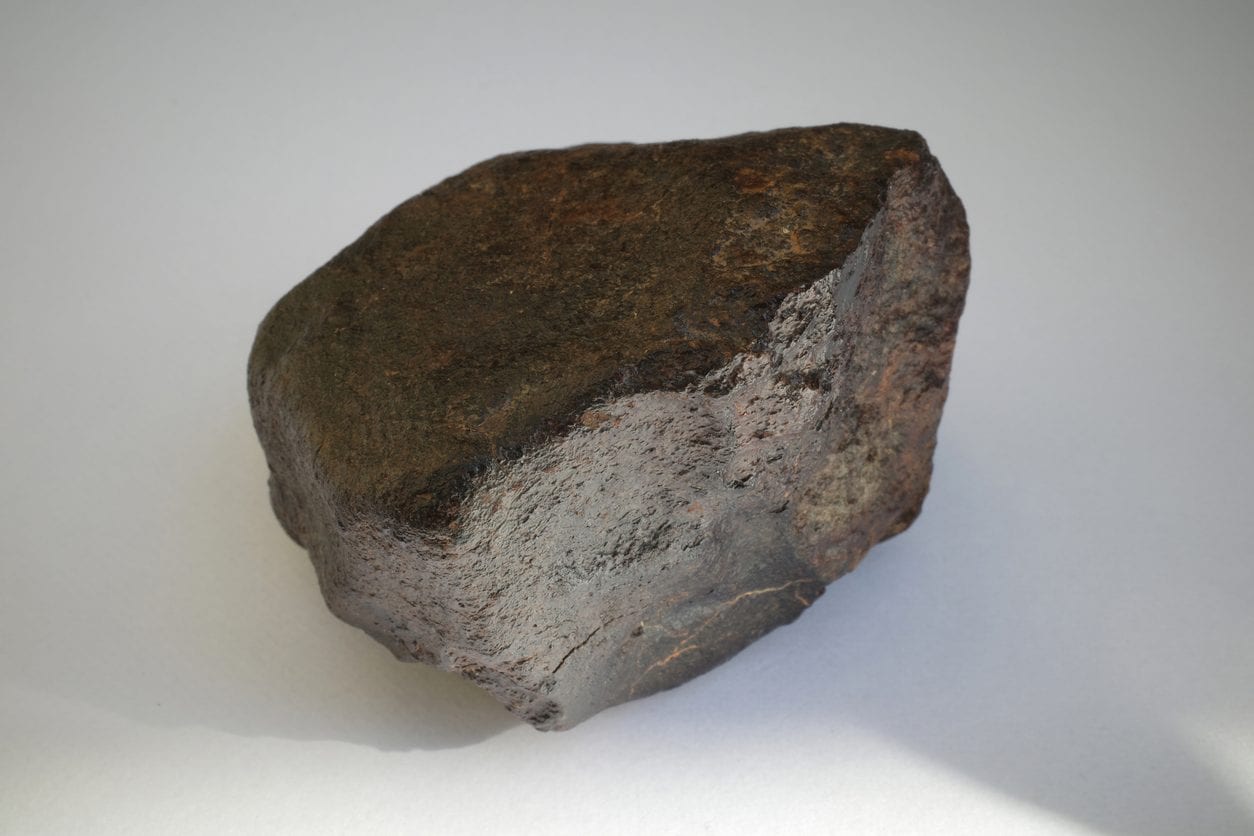 Meteorite recuperato in Calabria, è caduto a pochi metri dal proprietario di uno stabilimento balneare