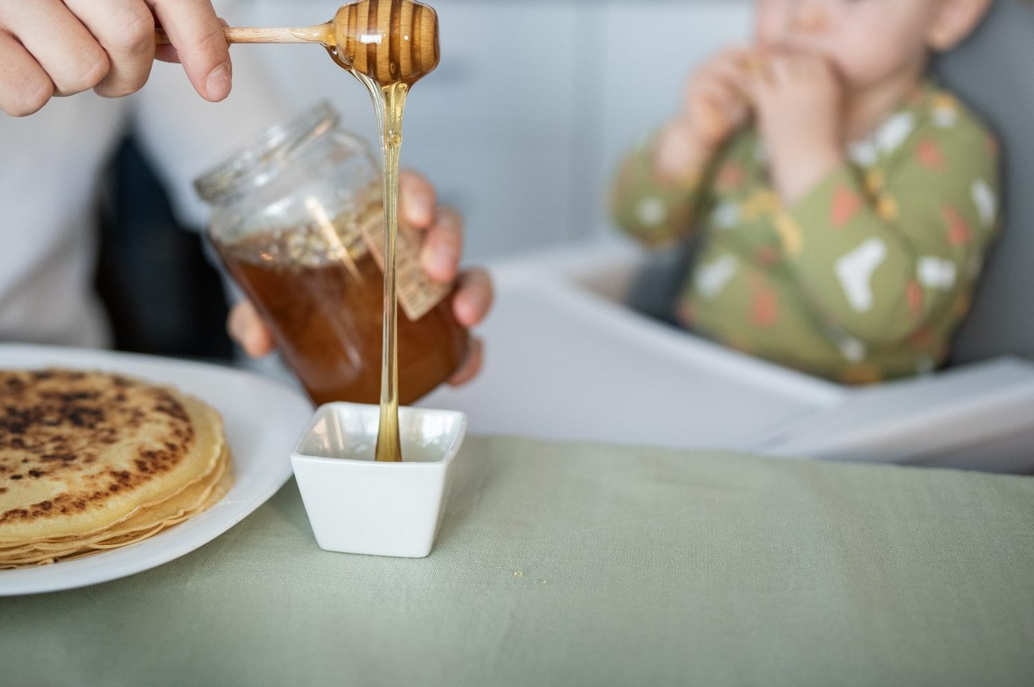 Cos'è il botulismo infantile: l'alimento comune da evitare nei bambini sotto i 12 mesi