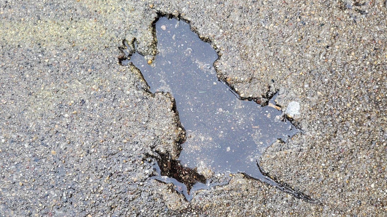 Risolto il mistero del “rat hole”, la buca a forma di ratto comparsa negli USA 20 anni fa: c'è una sorpresa