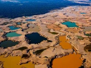 estrazione-illegale-oro-amazzonia-300x225.jpg