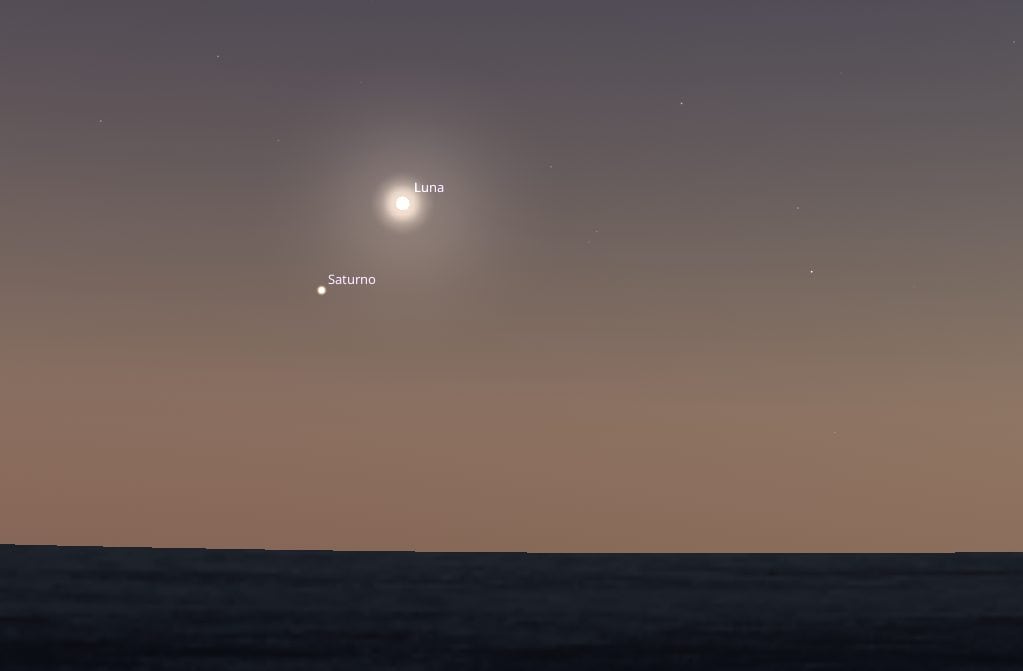 Il bacio della Luna a Saturno tra il 5 e 6 ottobre è stupendo: a che ora vederlo e come riconoscere il pianeta
