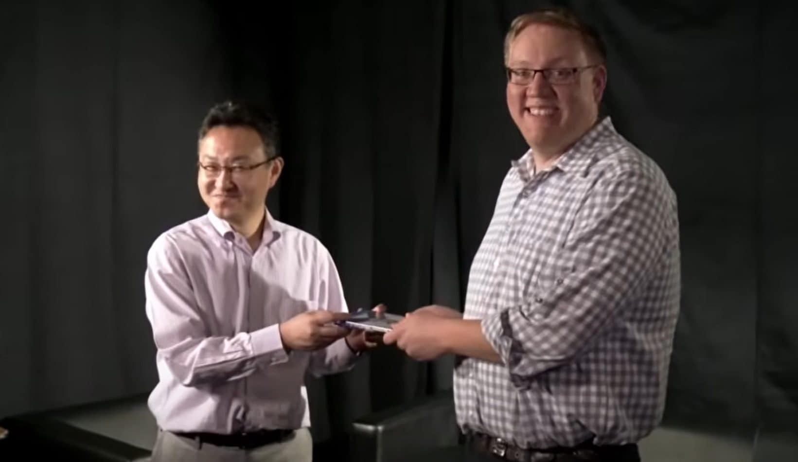 Il video ironico di Sony per prendere in giro la comunicazione di Xbox One.