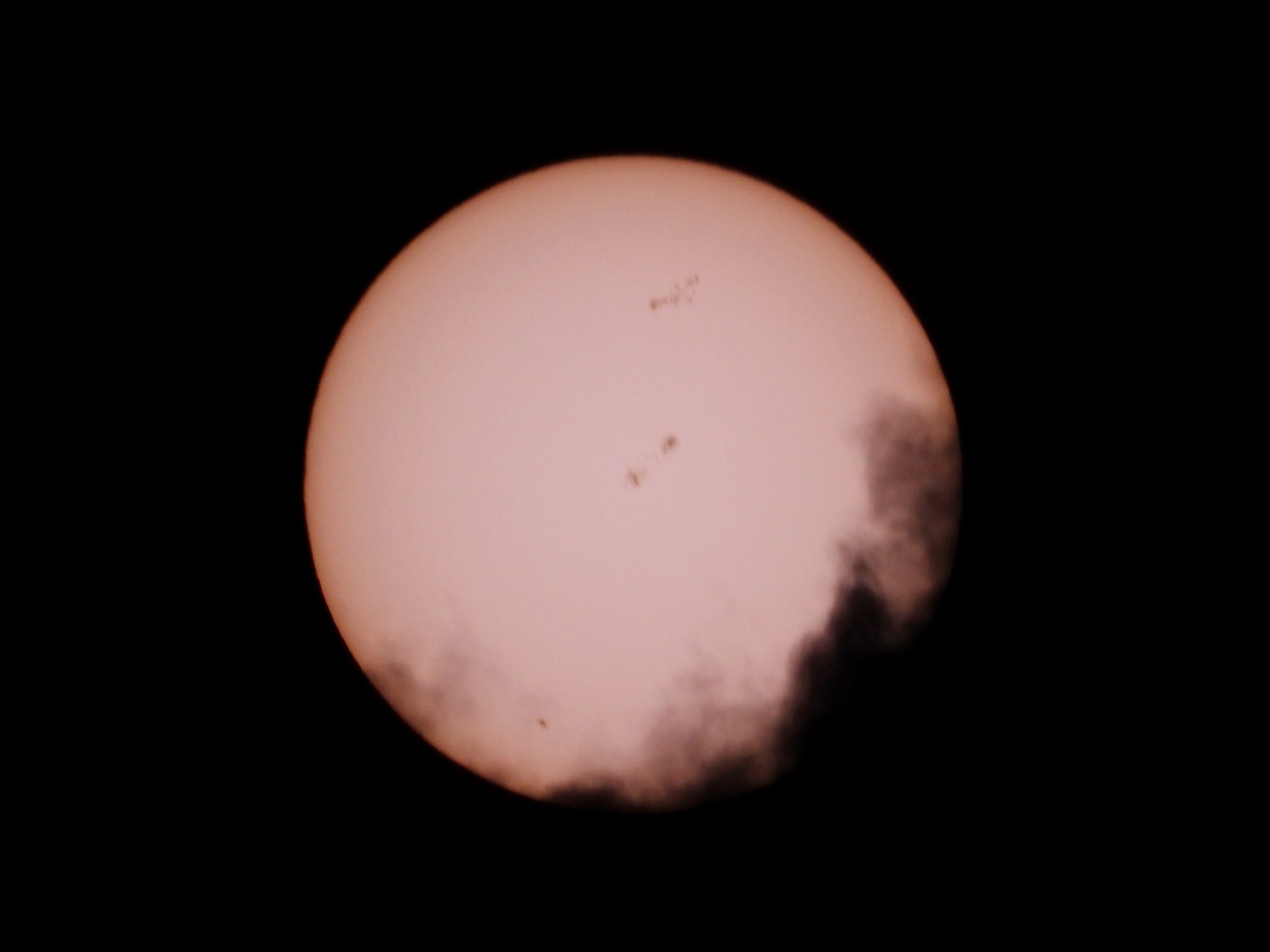 Il Sole oggi 14 ottobre 2025, poco prima di essere coperto dalle nuvole. Credit: Andrea Centini